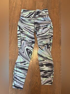 Lululemon leggings size 6
